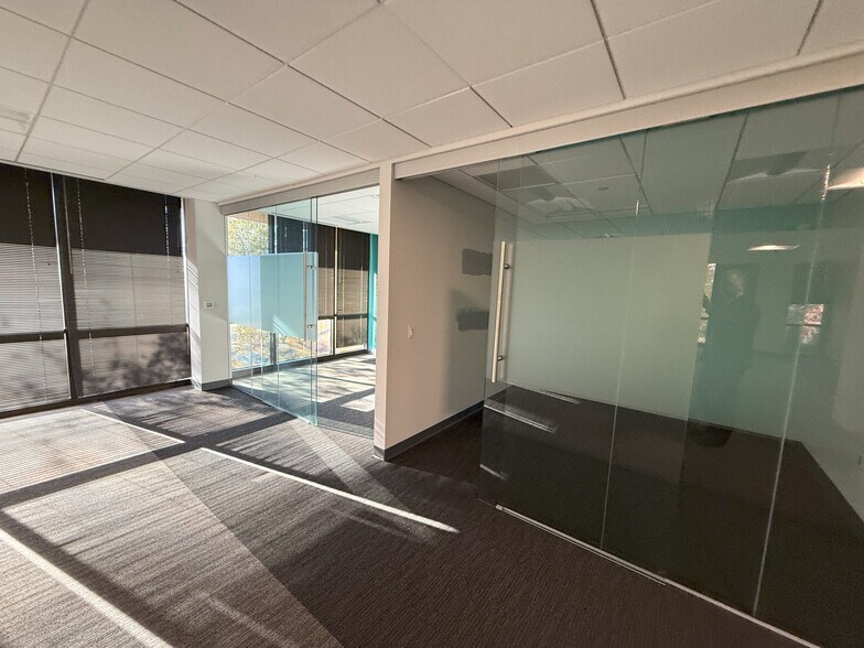 More Photos Of 730 Holiday Dr, Pittsburgh Office For Lease