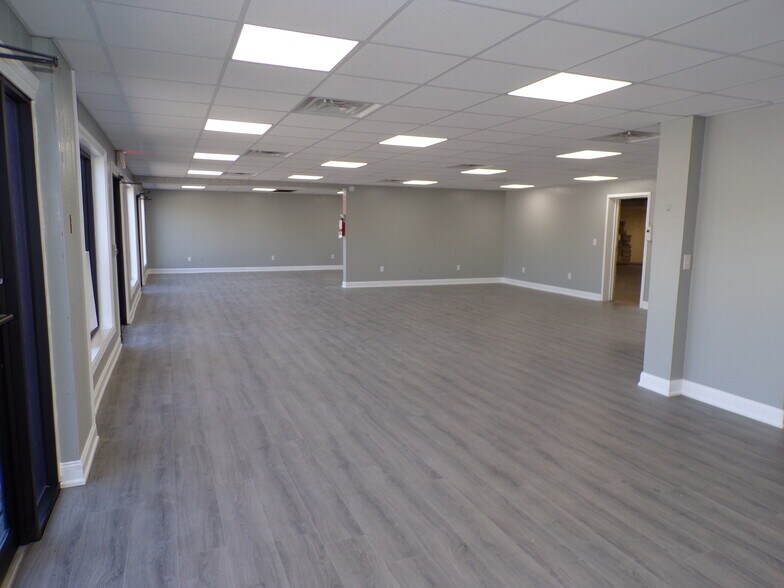 More Photos Of 845-845 N Florida Ave, Lakeland General Retail For Sale