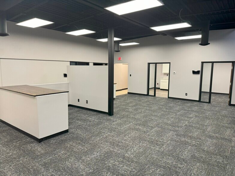 More Photos Of 10078 E Kemper Rd, Montgomery Unknown For Lease