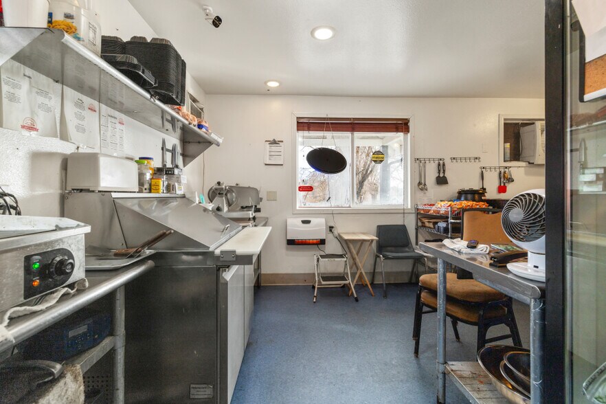 More Photos Of 1402 Oregon Ave, Klamath Falls General Retail For Sale
