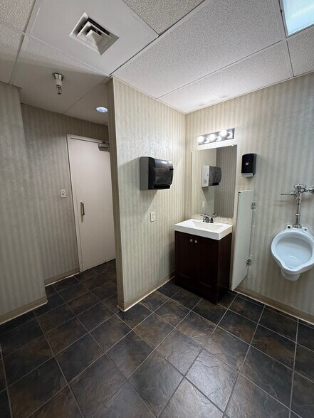 More Photos Of 3910 W Camp Wisdom Rd, Dallas Storefront For Sale