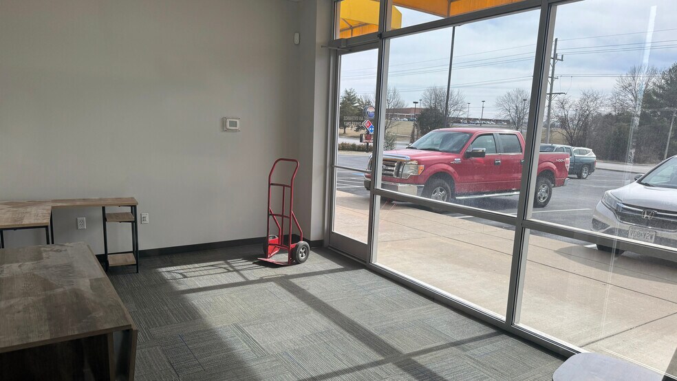 More Photos Of 1451-1487 W South St, Ozark General Retail For Lease