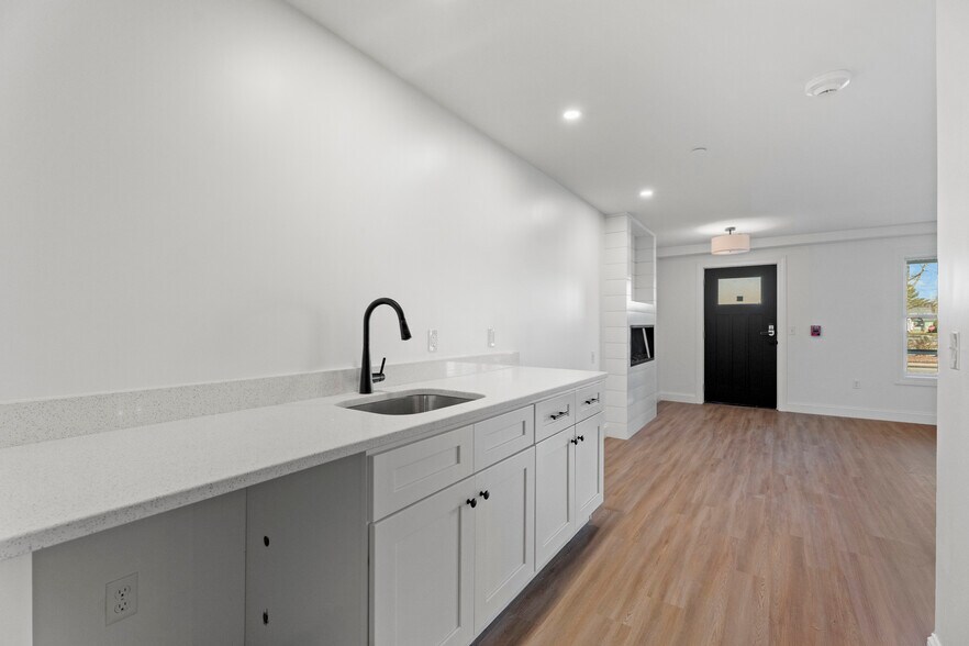 More Photos Of 44 Williams Ave, Mystic General Retail For Sale