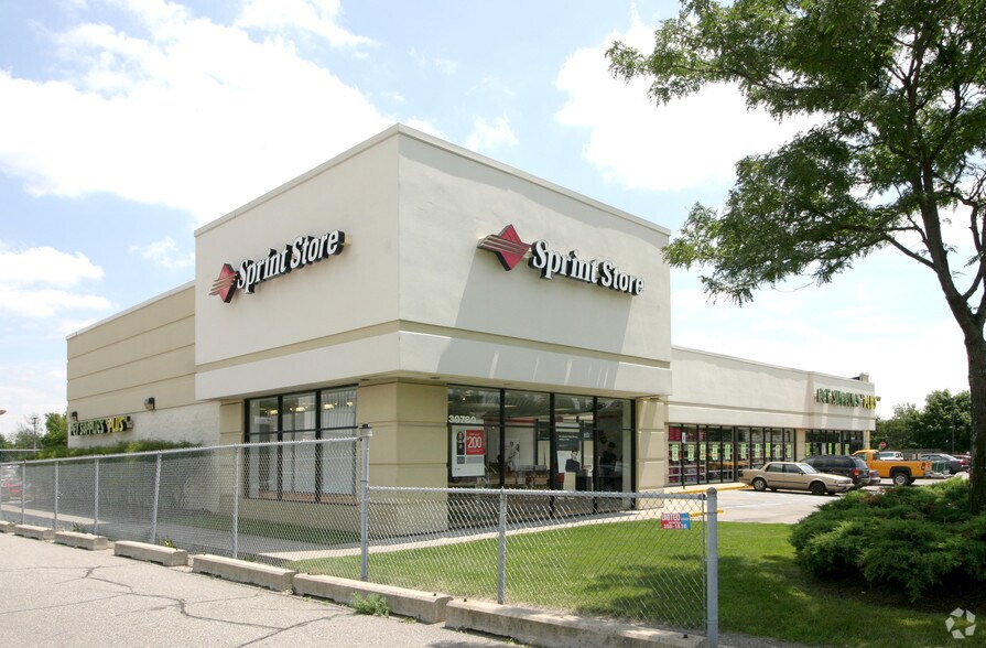 More Photos Of 30730-30780 Orchard Lake Rd, Farmington Hills General Retail For Lease