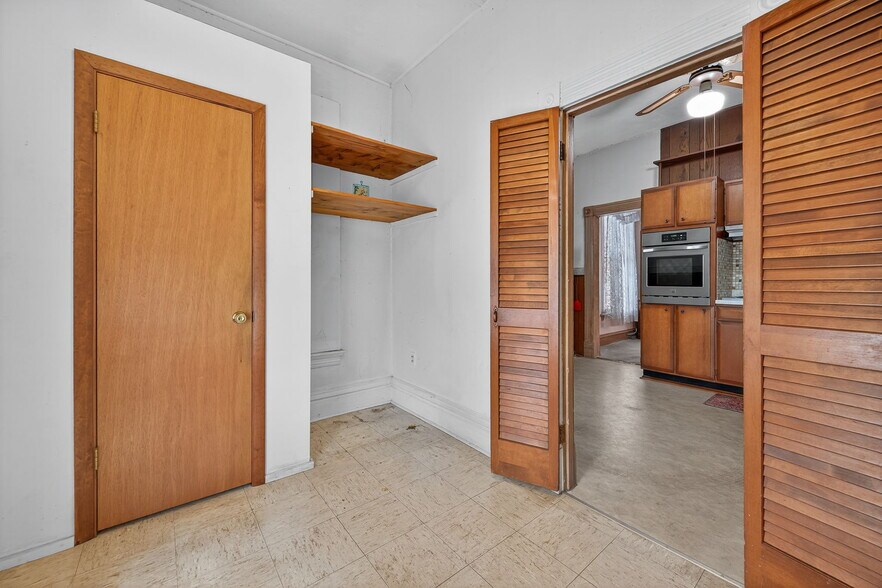 More Photos Of 222 W Saint Louis St, Pacific Office For Sale