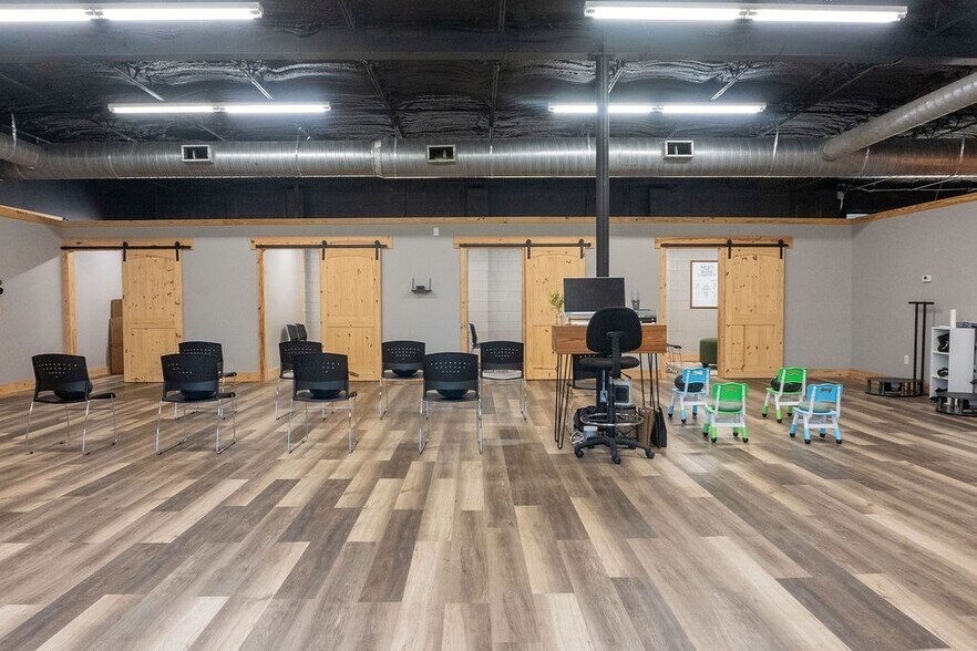 More Photos Of 214 S Church St, Dublin Flex For Sale