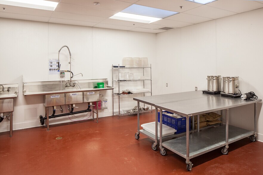 More Photos Of 5801 W Dickens Ave, Chicago Food Processing For Lease