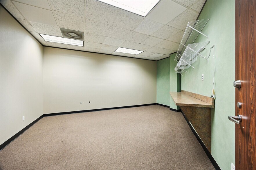 More Photos Of 12727 Featherwood Dr, Houston Office For Lease