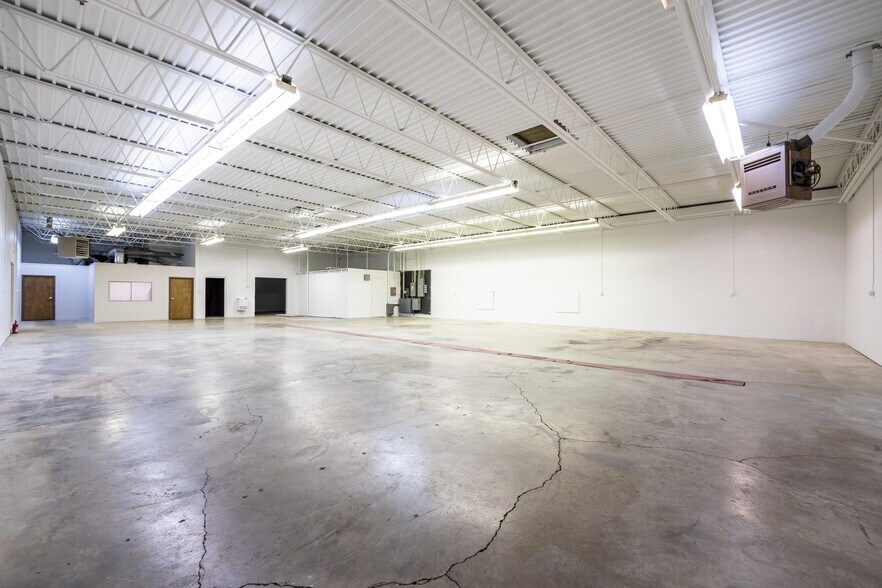 More Photos Of 1945 Southtown Blvd, Dayton Light Distribution For Lease