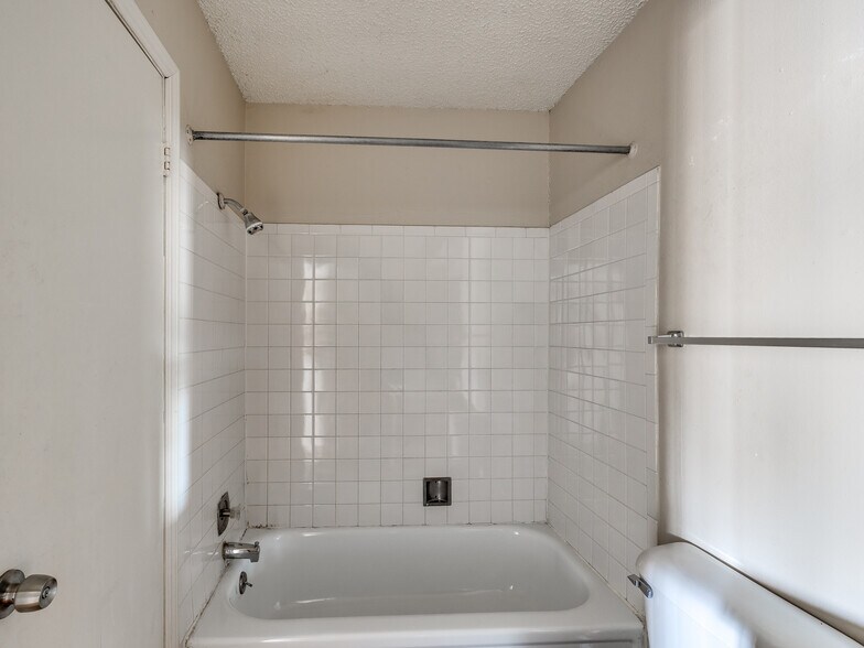 More Photos Of 6401 NW Oak Ave, Lawton Apartments For Sale