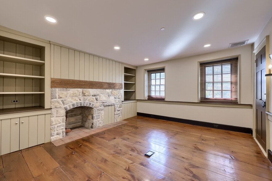 More Photos Of 711 Hartman Station Rd, Lancaster Office Residential For Lease