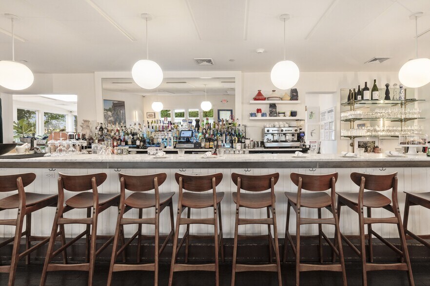 More Photos Of 1970 Montauk Hwy, Bridgehampton Restaurant For Sale