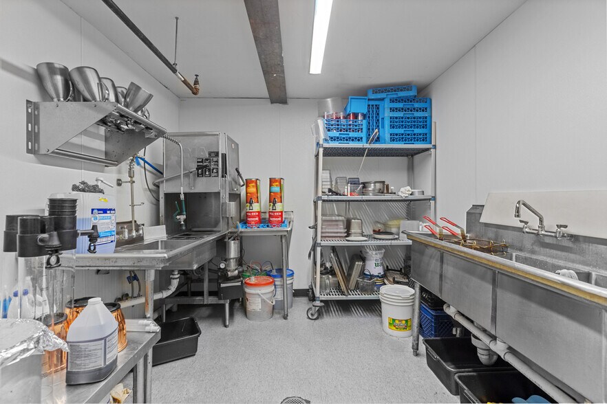 More Photos Of 418 N Grant Ave, Odessa Bar For Sale