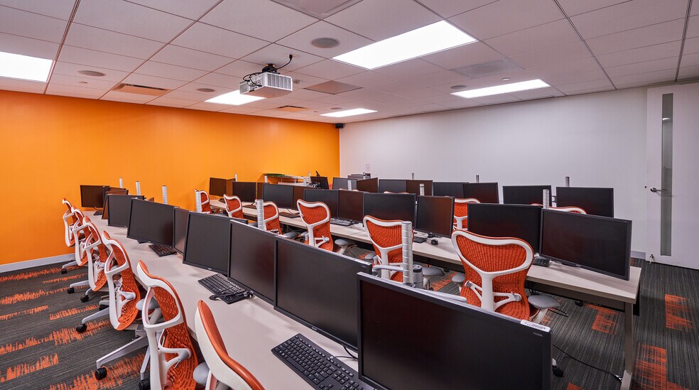 More Photos Of 12 Reads Way, New Castle Office For Lease