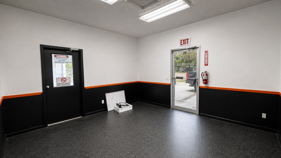 More Photos Of 10155 New Kings Rd, Jacksonville Warehouse For Sale