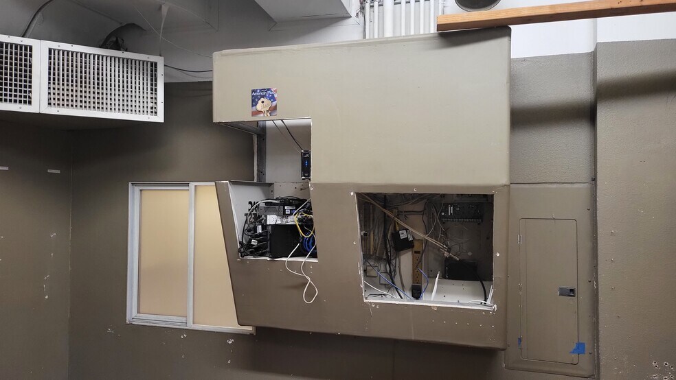 More Photos Of 303 Kansas Ave, Henderson Service For Lease