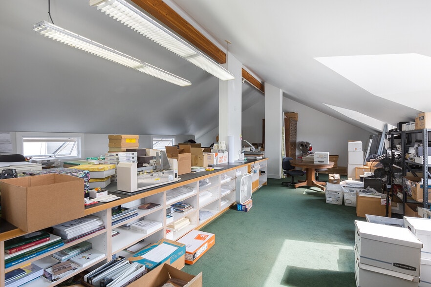 More Photos Of 625 Tyler St, Port Townsend General Retail For Sale