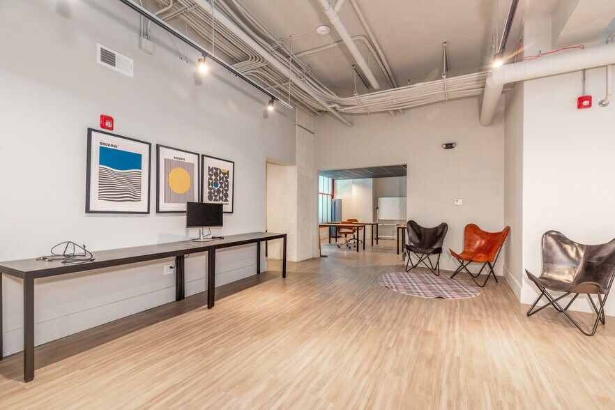 More Photos Of 2650 Locust St, Saint Louis Apartments For Lease