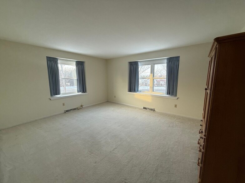 More Photos Of 4945 Southwestern Blvd, Hamburg Freestanding For Sale