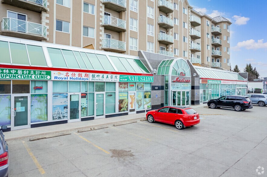 More Photos Of 1518 Centre St N, Calgary Apartments For Lease