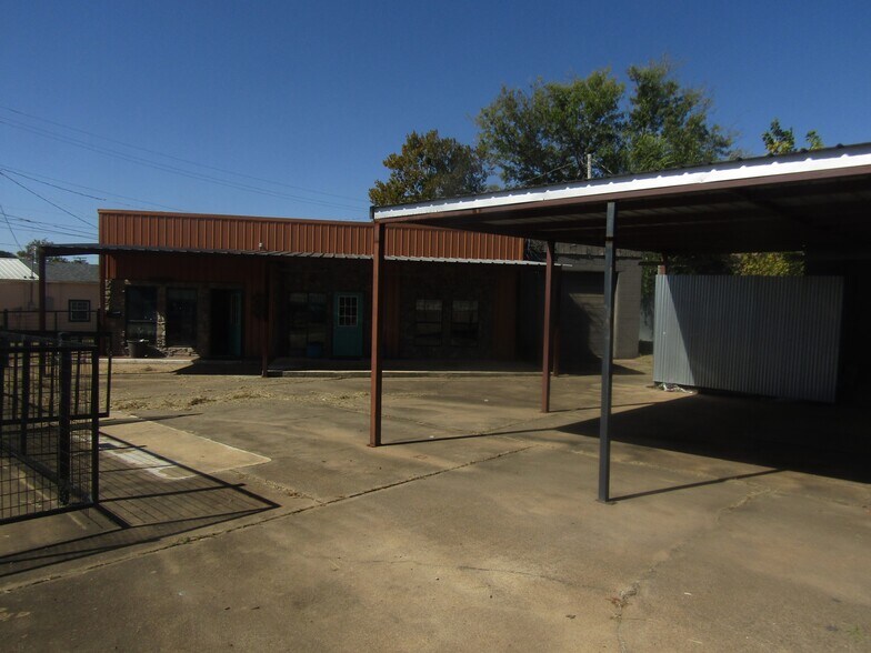 More Photos Of 9 NW Martin Luther King Ave, Idabel General Retail For Sale