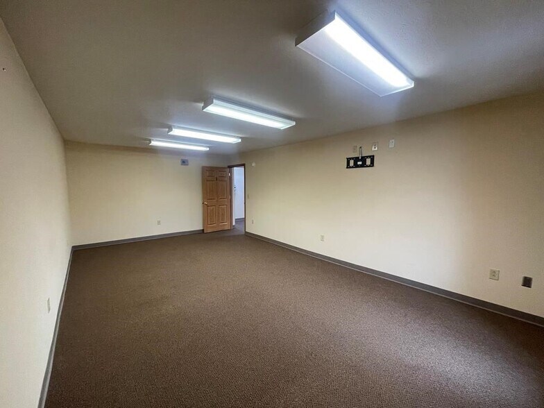 More Photos Of 725 Ritter Dr, Daniels Storefront Retail Office For Lease