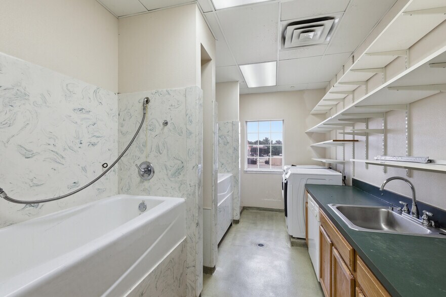 More Photos Of 1695 S State Highway 121, Lewisville Veterinarian Kennel For Sale