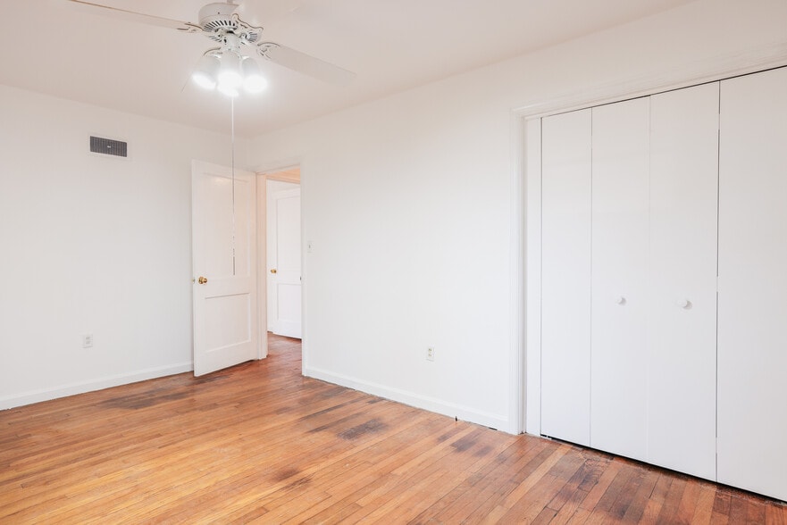 More Photos Of 112 E Derenne Ave, Savannah Office For Sale