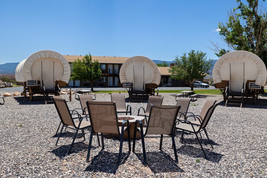More Photos Of 955 E Utah State Route 24, Torrey Hotel For Sale