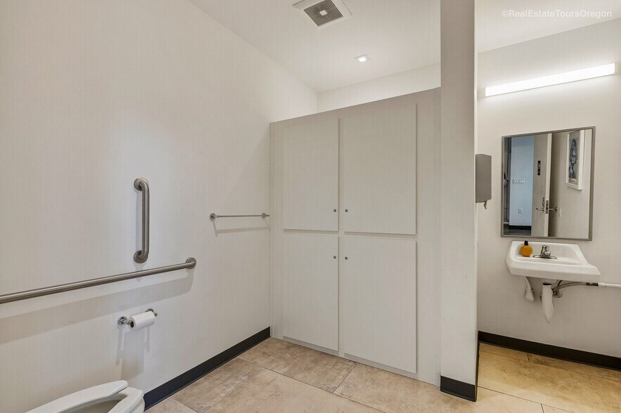 More Photos Of 1022 NW Overton St, Portland Multifamily For Sale