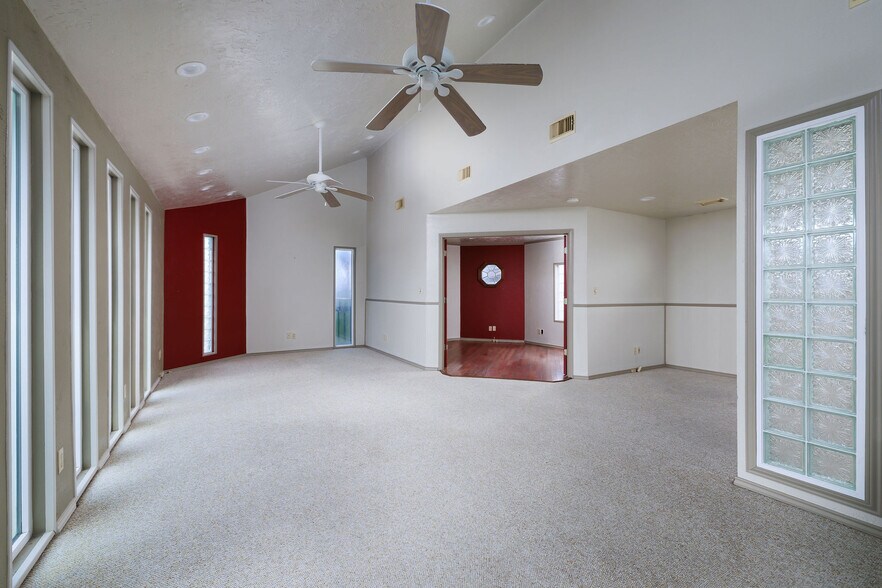 More Photos Of 3120 Hwy 87, Crystal Beach Office Residential For Sale