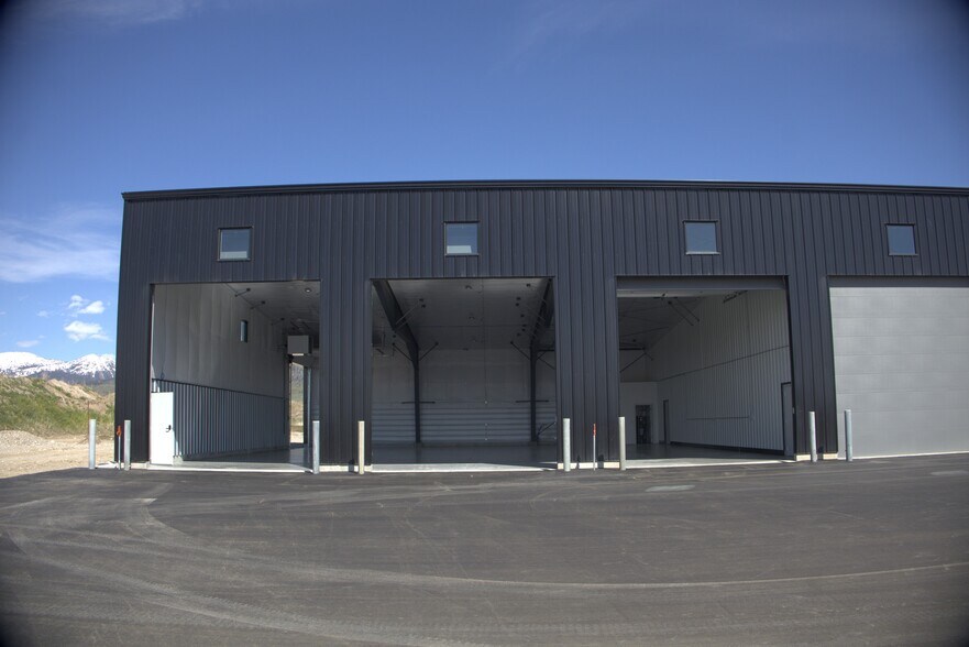 More Photos Of 162 Business Centre Cir, Driggs Warehouse For Lease