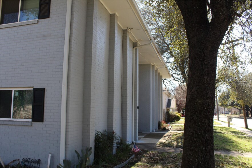 More Photos Of 428 N Dallas Ave, Lancaster Apartments For Sale