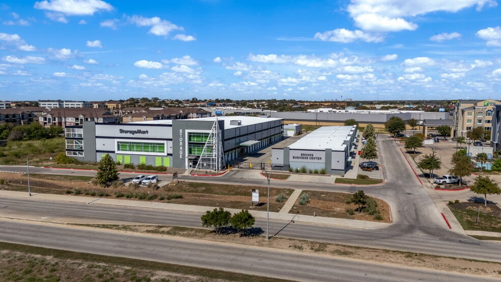 More Photos Of 8114 City Base Landing, San Antonio Unknown For Lease