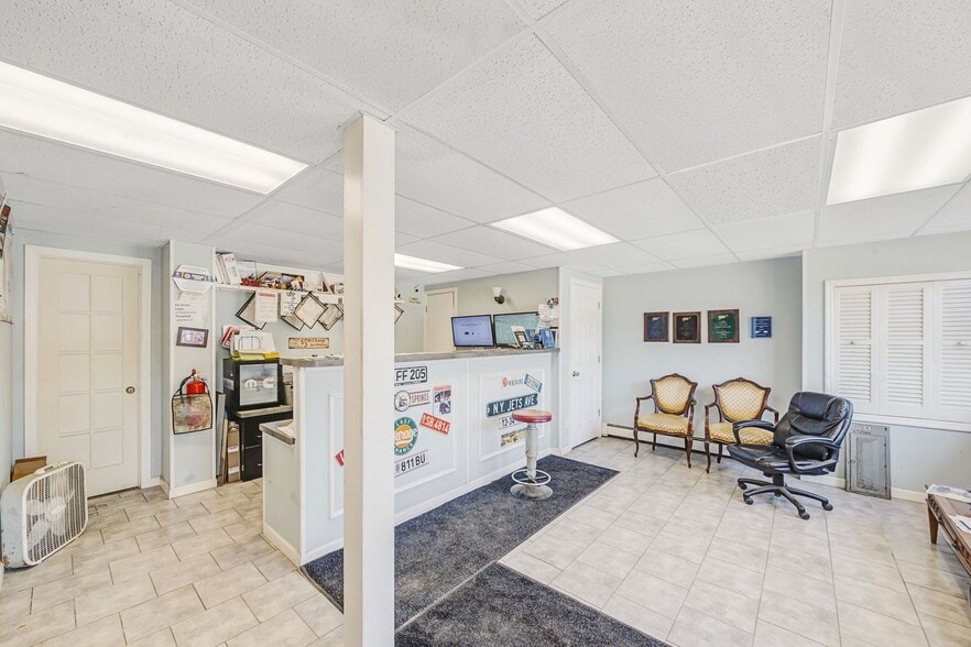 More Photos Of 18 Havenwood Dr, Shirley Auto Repair For Sale