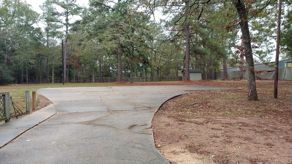 More Photos Of 120 NW 304 Loop, Crockett Daycare Center For Sale