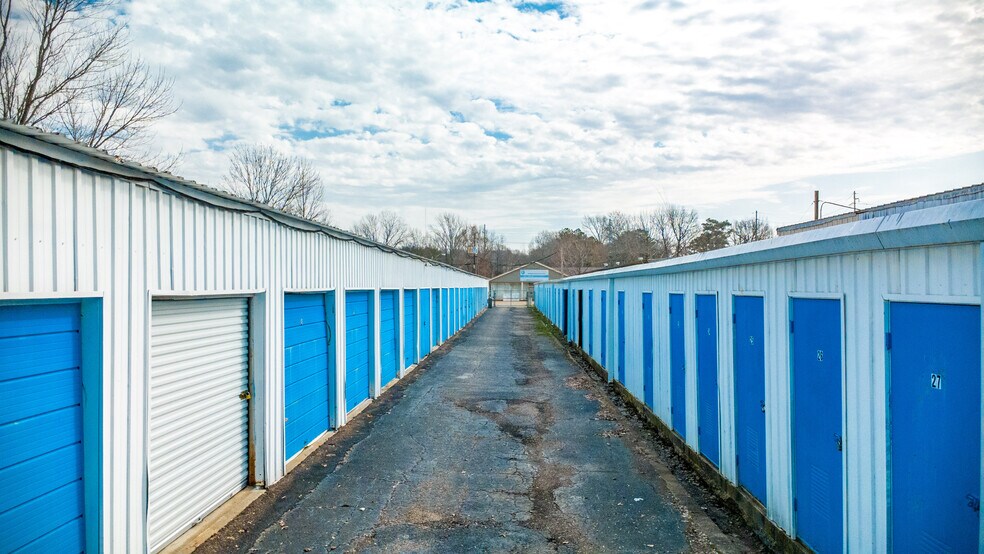 More Photos Of 5849 N Commerce Plz, Jackson Self Storage For Sale