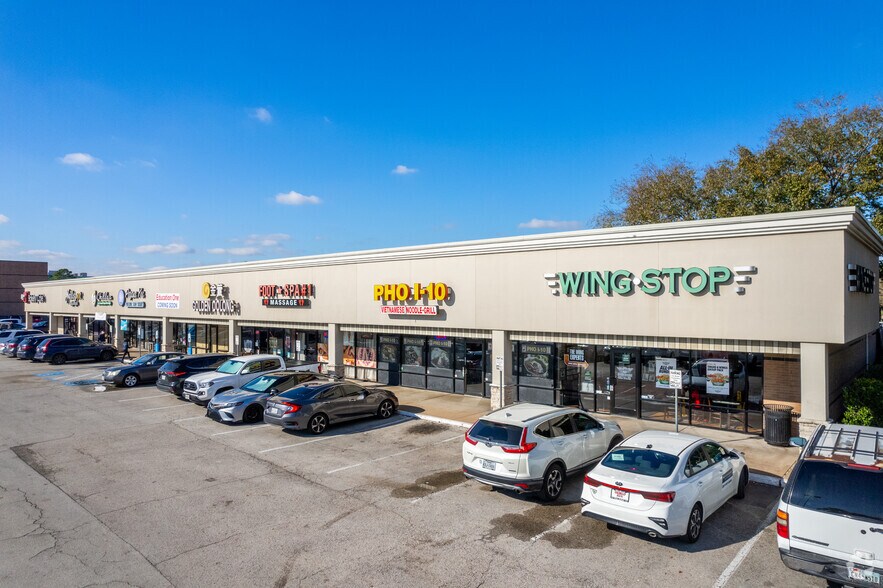 More Photos Of 1005-1049 Blalock Rd, Houston Unknown For Lease