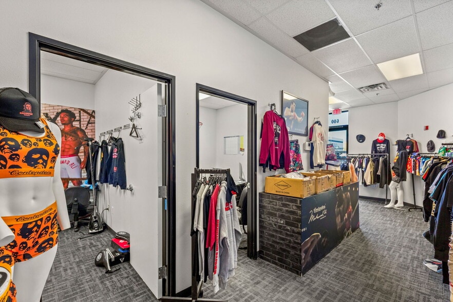 More Photos Of 4570 W Post Rd, Las Vegas Showroom For Lease