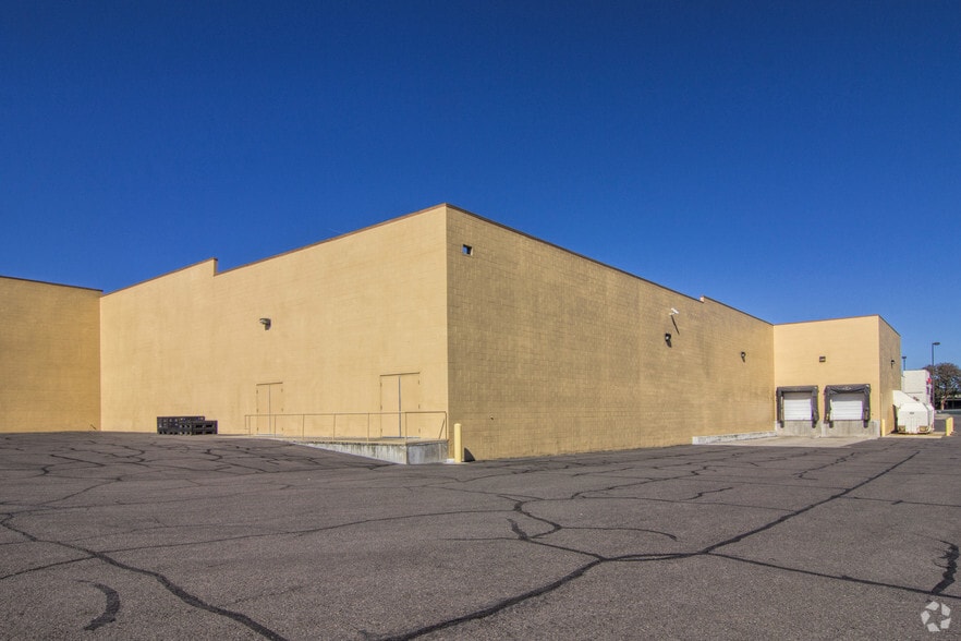 More Photos Of 1360 Plaza Blvd, Central Point Supermarket For Lease