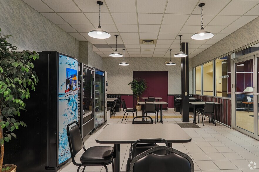 More Photos Of 90 W Chestnut St, Washington Office For Sale