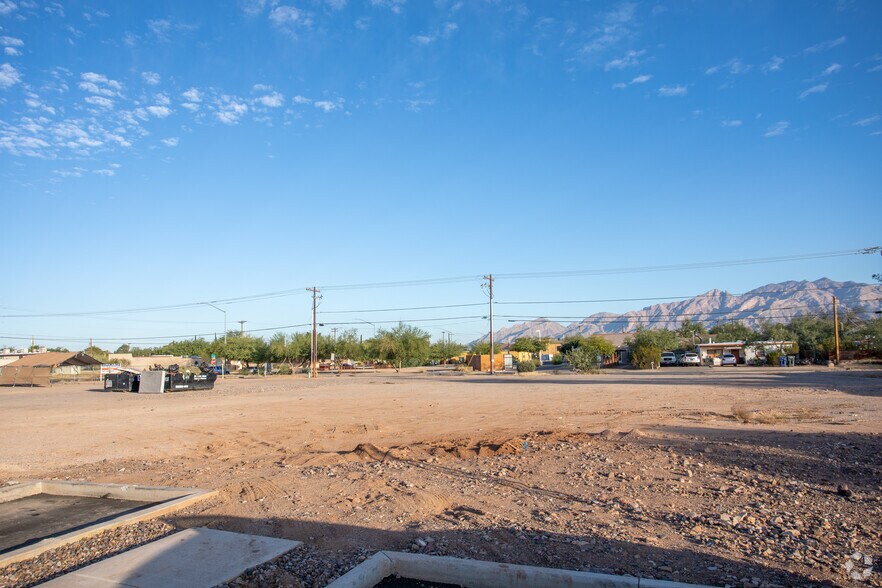 More Photos Of SEC E Lee St & Alvernon Way, Tucson Unknown For Lease