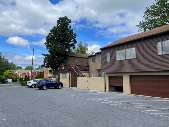 More Photos Of 400 E Main St, Mechanicsburg Office Residential For Sale