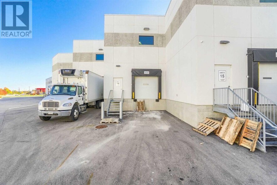 More Photos Of 10 Lightbeam Ter, Brampton Warehouse For Lease