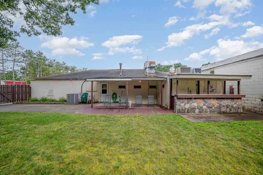 More Photos Of 1104 N Saginaw St, Saint Charles Bowling Alley For Sale