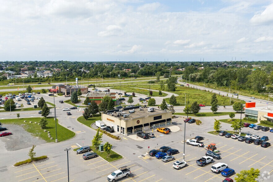 More Photos Of 5205 Boul Robert-Bourassa, Laval Unknown For Lease