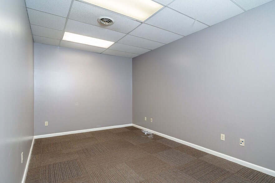 More Photos Of 1600 N Coalter St, Staunton Office For Lease