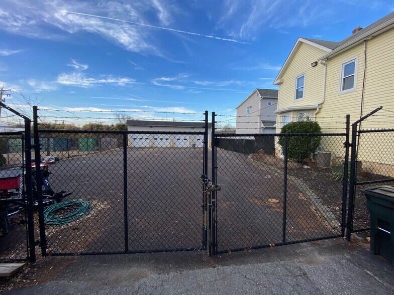 More Photos Of 134 Cockeysville, Cockeysville Warehouse For Lease