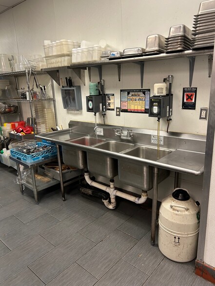 More Photos Of 4150-4154 W Broadway, Golden Valley Storefront For Sale