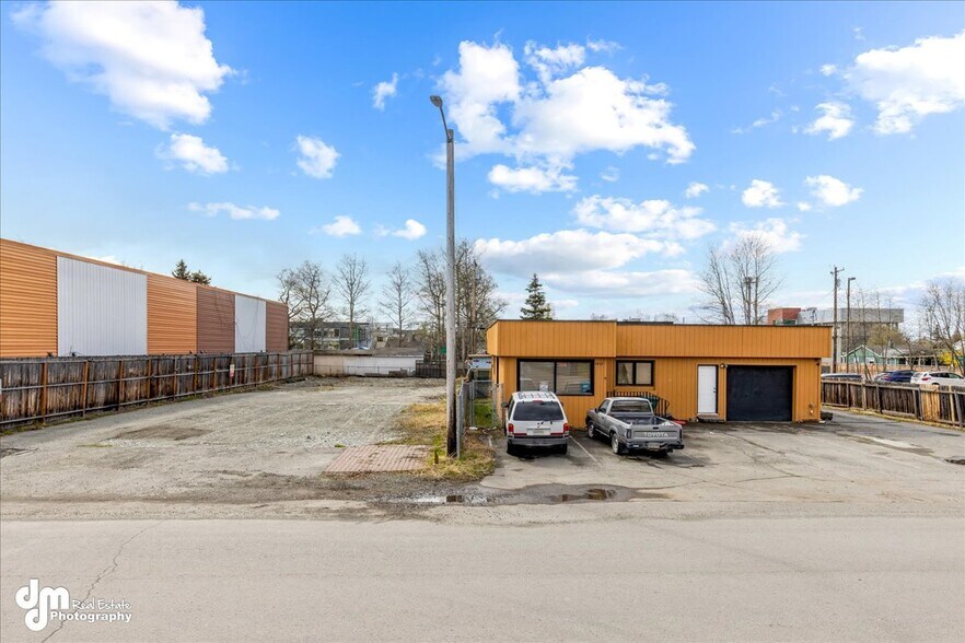 1410 W 33rd Ave  